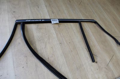 Уплотнитель стекла двери задний левый для Volvo V60 (V60 Cross Country) 2010-2018