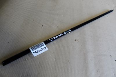 Молдинг стекла задней правой двери для Volvo XC70 Cross Country 2007-2016