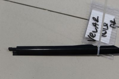 Молдинг стекла передней правой двери для Land Rover Range Rover Velar 2017-