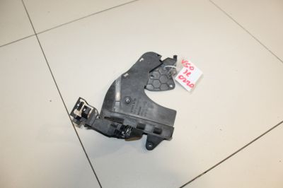 Кронштейн замка двери задний правой для Volvo V50 2004-2012