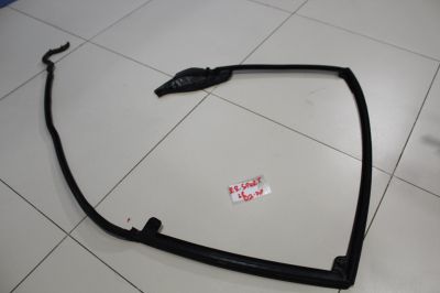 Уплотнитель рамки двери задней правой для Land Rover Range Rover Sport 2013-