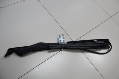 Уплотнитель стекла двери задний правый для Audi Q7 4M 2015-