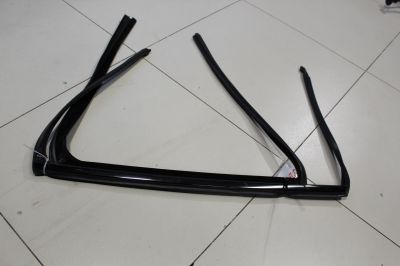 Уплотнитель стекла двери задний правый для BMW X5 F15 2013-2018