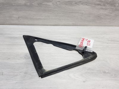 Уплотнитель левого зеркала для Cadillac Escalade 4 2014-