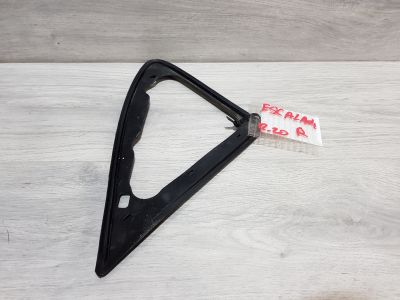 Уплотнитель правого зеркала для Cadillac Escalade 4 2014-