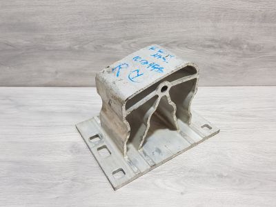 Кронштейн усилителя заднего бампера правый для Land Rover Range Rover 2012-