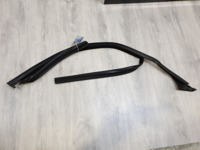 Уплотнитель стекла двери передней правой для Mercedes C-klasse W204 2007-2015