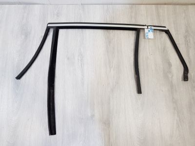 Уплотнитель стекла двери задний левый для Volvo V60 (V60 Cross Country) 2010-2018