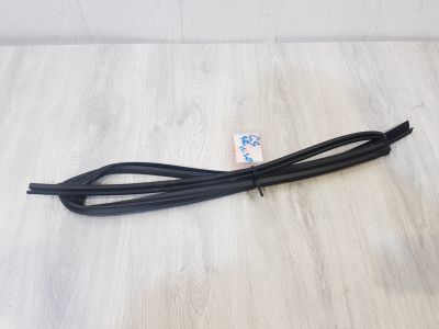 Уплотнитель стекла двери задний правый для Lexus GS L10 2012-2018