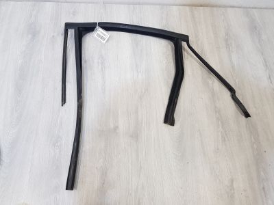 Уплотнитель стекла двери задний левый для Volvo XC60 2008-2017