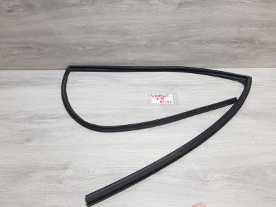 Уплотнитель стекла двери задний правый для Toyota Verso 2009-2018