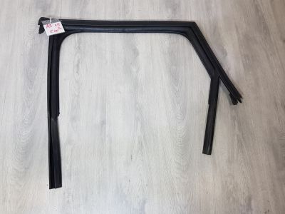 Уплотнитель стекла двери задний левый для Audi A3 8V 2012-2020