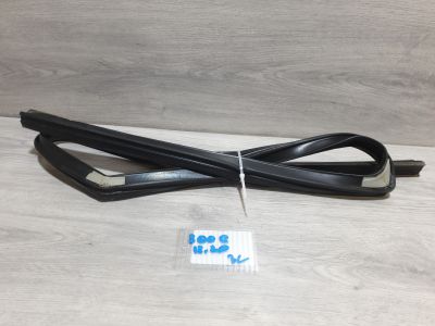 Уплотнитель стекла двери задний левый для Chrysler 300C 2004-2010