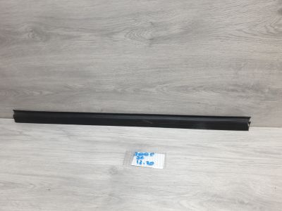 Накладка стекла задней левой двери для Chrysler 300C 2004-2010