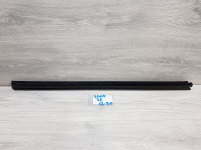 Накладка стекла задней правой двери для Chrysler 300C 2004-2010