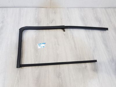 Уплотнитель стекла двери задний левый для Nissan Navara D40 2005-2015