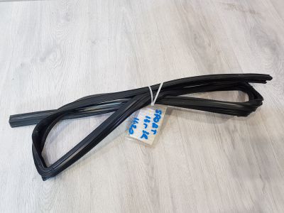 Уплотнитель стекла двери задний правый для Land Rover Range Rover Sport 2005-2012