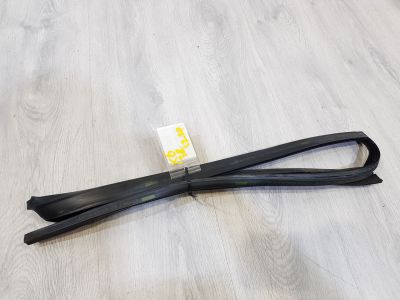 Уплотнитель стекла передней левой двери для BMW X6 E71 E72 2007-2014