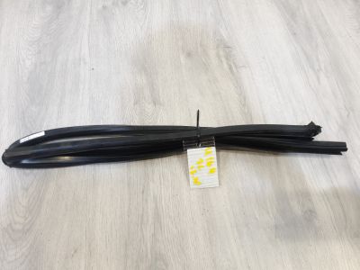 Уплотнитель стекла двери задний левый для Mercedes M-klasse W164 ML 2005-2011