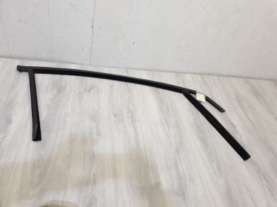 Уплотнитель стекла передней правой двери для Ford Focus 3 2011-2019