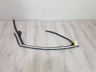 Уплотнитель стекла двери передней правой для Opel Astra J 2009-2017