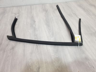 Уплотнитель стекла двери задний левый для Ford Focus 3 2011-2019