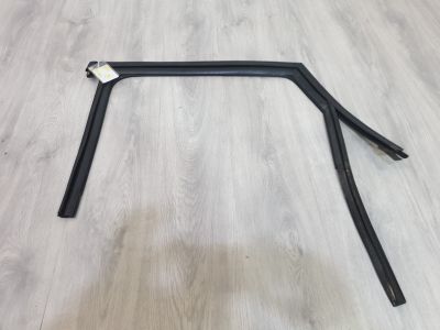 Уплотнитель стекла двери задний левый для Audi Q5 8R 2008-2017