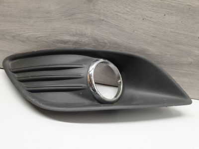 Решётка в бампер правая для Ford Focus 2.5 2008-2011