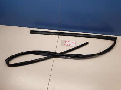 Уплотнитель стекла передней левой двери для Mazda 5 CW 2010-2016