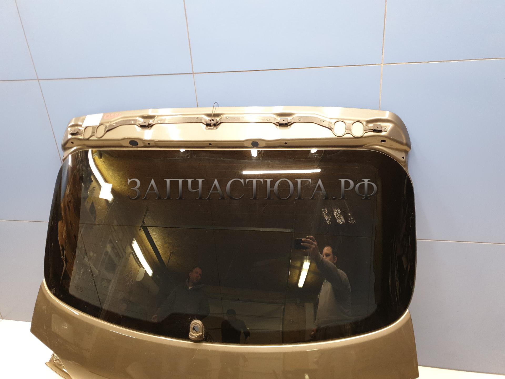 Стекло двери багажника