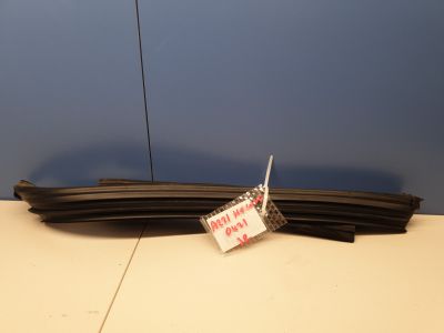 Уплотнитель стекла двери задний правый для Mercedes S-klasse W221 2005-2013