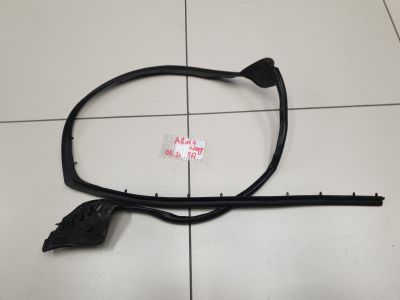 Уплотнитель двери задней правой для Audi A8 S8 D4 2010-2017