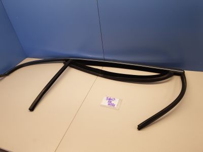 Уплотнитель стекла двери задний правый для Volvo S60 2010-2018