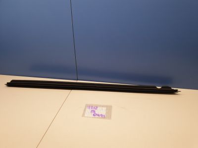 Накладка стекла передней левой двери для Mercedes E-klasse W212 2009-2016