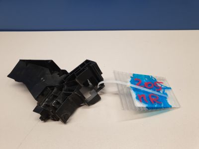 Кронштейн замка двери передний правый для Mercedes C-klasse W205 2014-