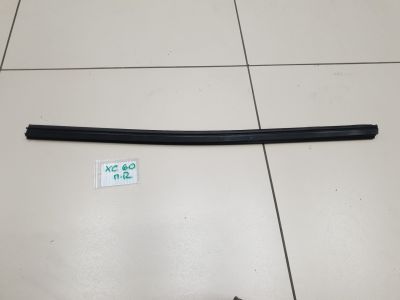 Накладка стекла передней правой двери для Volvo XC60 2008-2017