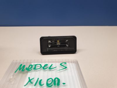 Фонарь подсветки номерного знака для Tesla Model S 2012-