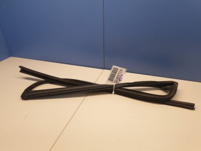 Уплотнитель стекла двери задний правый для Toyota Avensis T27 2008-2018