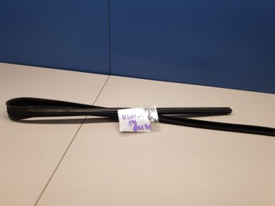 Уплотнитель стекла передней левой двери для Renault Trafic 2014-2018