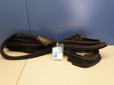 Уплотнитель двери задний правый для Lexus GS S190 2005-2011