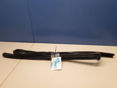 Уплотнитель стекла двери задний левый для Land Rover Range Rover Sport 2005-2012