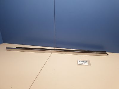 Молдинг стекла передней правой двери для Jeep Grand Cherokee WK2 2010-