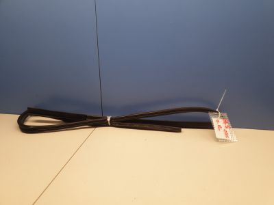 Уплотнитель стекла передней правой двери для Mazda 5 CR 2005-2010