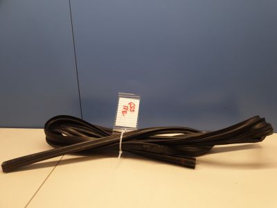 Уплотнитель стекла передней левой двери для Lexus GS S190 2005-2011