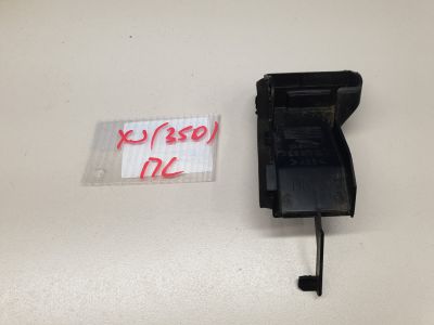 Кронштейн замка двери передний для Jaguar XJ X350 X358 2003-2009