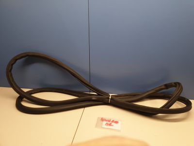 Уплотнитель двери передней правой для Volkswagen Touareg 2002-2010