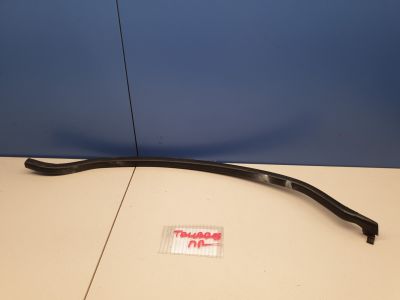 Уплотнитель двери передней правой для Volkswagen Touareg 2002-2010