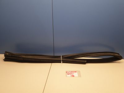 Уплотнитель стекла передней левой двери для Mitsubishi Outlander CU 2001-2008