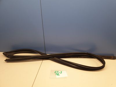 Уплотнитель стекла передней правой двери для Lexus GS S190 2005-2011