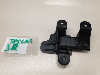 Кронштейн замка двери задний правой для Tesla Model S 2012-